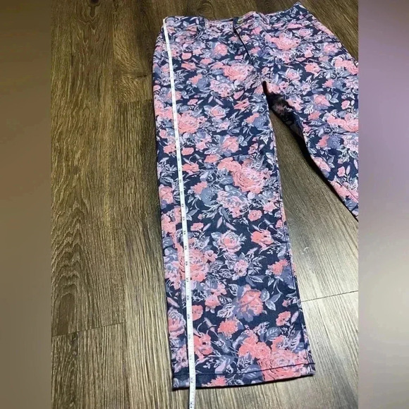 Isaac Mizrahi floral denim jeans size 4 - Picture 7 of 8
